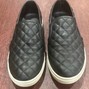 Steve Madden Black Quilted Loafers